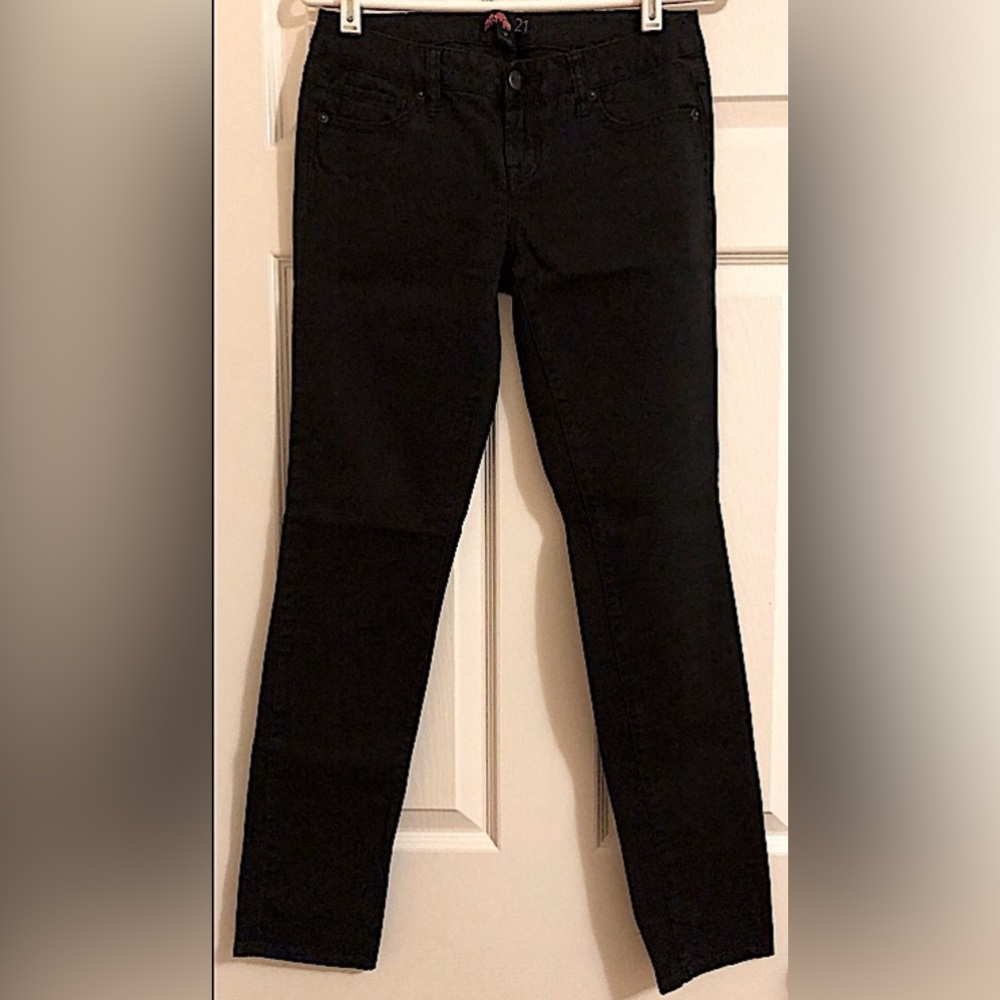 🖤 Super Soft Low Rise Tapered Black Cotton Forever 21 Pants size 26/30